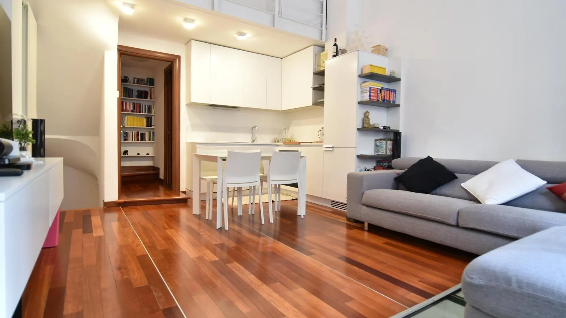 Luxury & Cozy 90 Sqm Flat Facing “Bosco Verticale” Milan 0*,