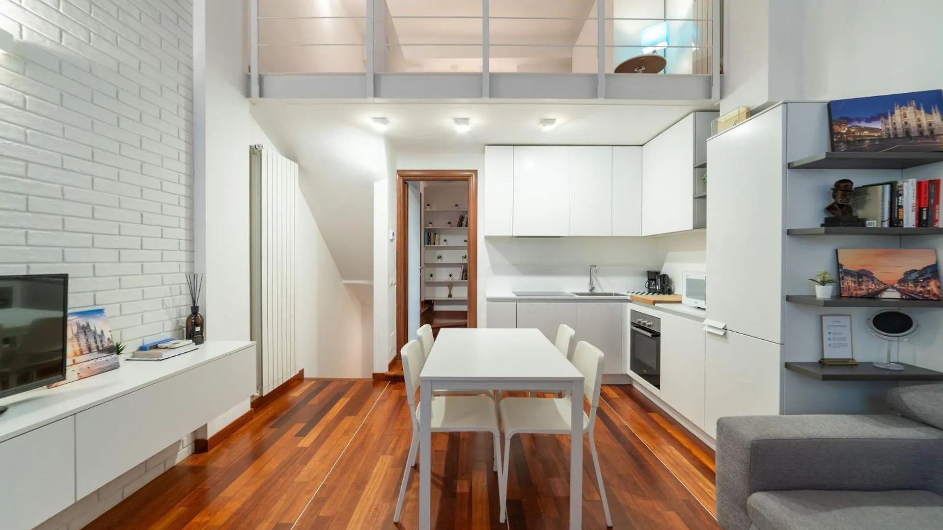 Apartment Luxury & Cozy 90 Sqm Flat Facing “Bosco Verticale” Milan Italy