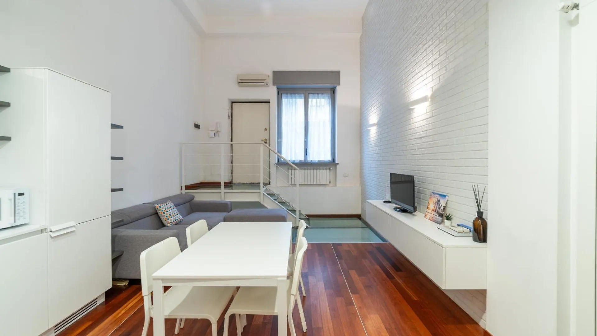 Apartment Luxury & Cozy 90 Sqm Flat Facing “Bosco Verticale” Milan Italy